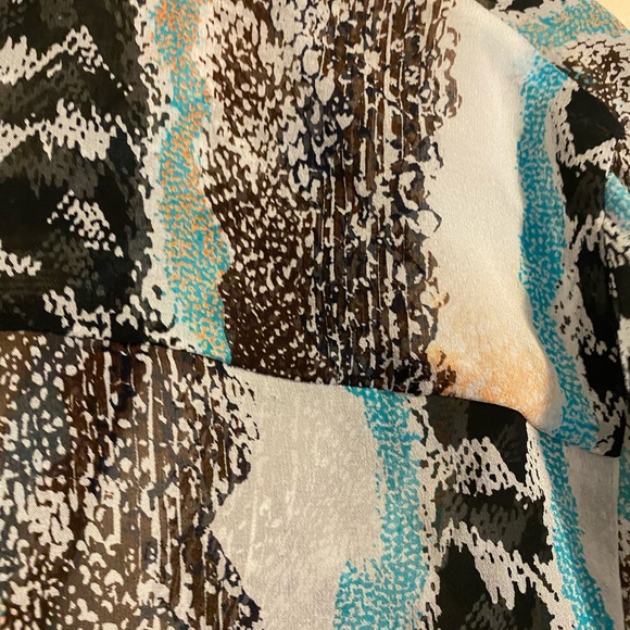 Diane Von Furstenberg button up top - Picture 8 of 9